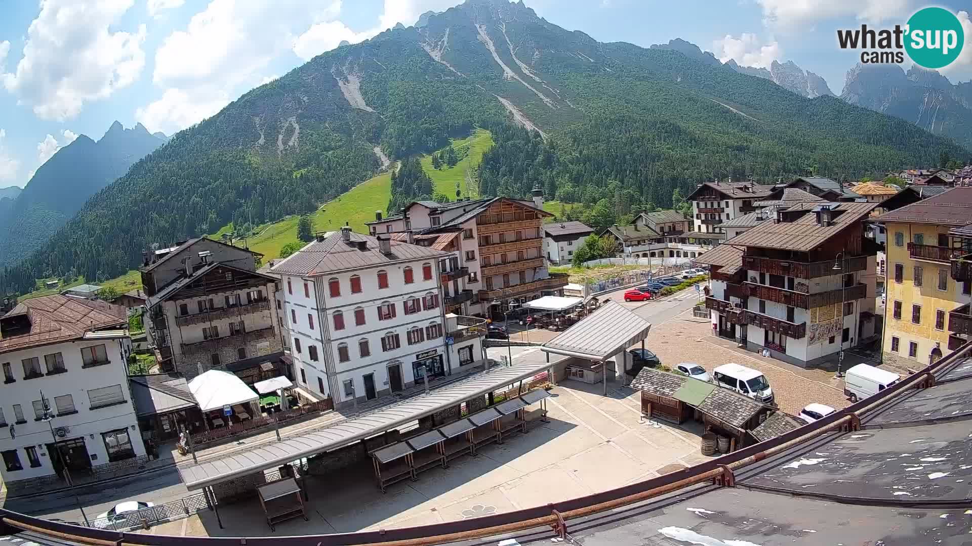 Plaza principal de Forni di Sopra