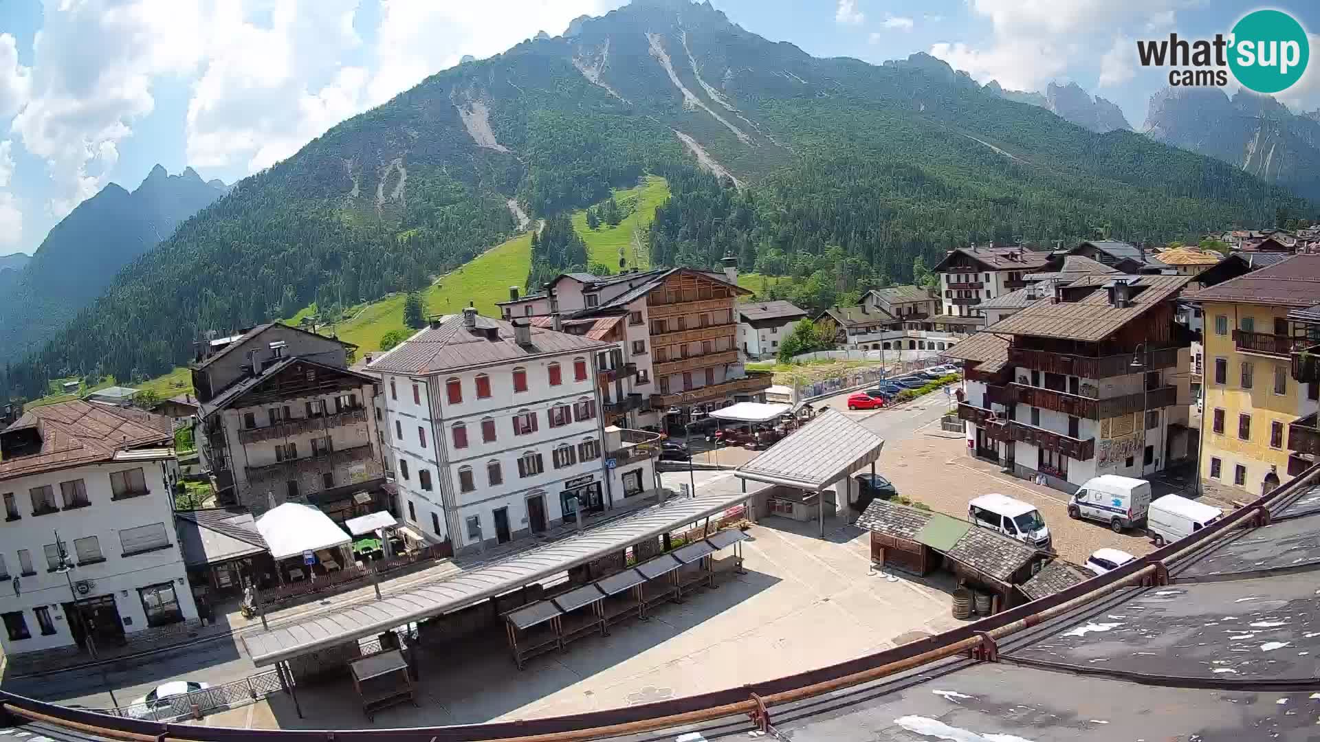 Piazza centrale di Forni di Sopra
