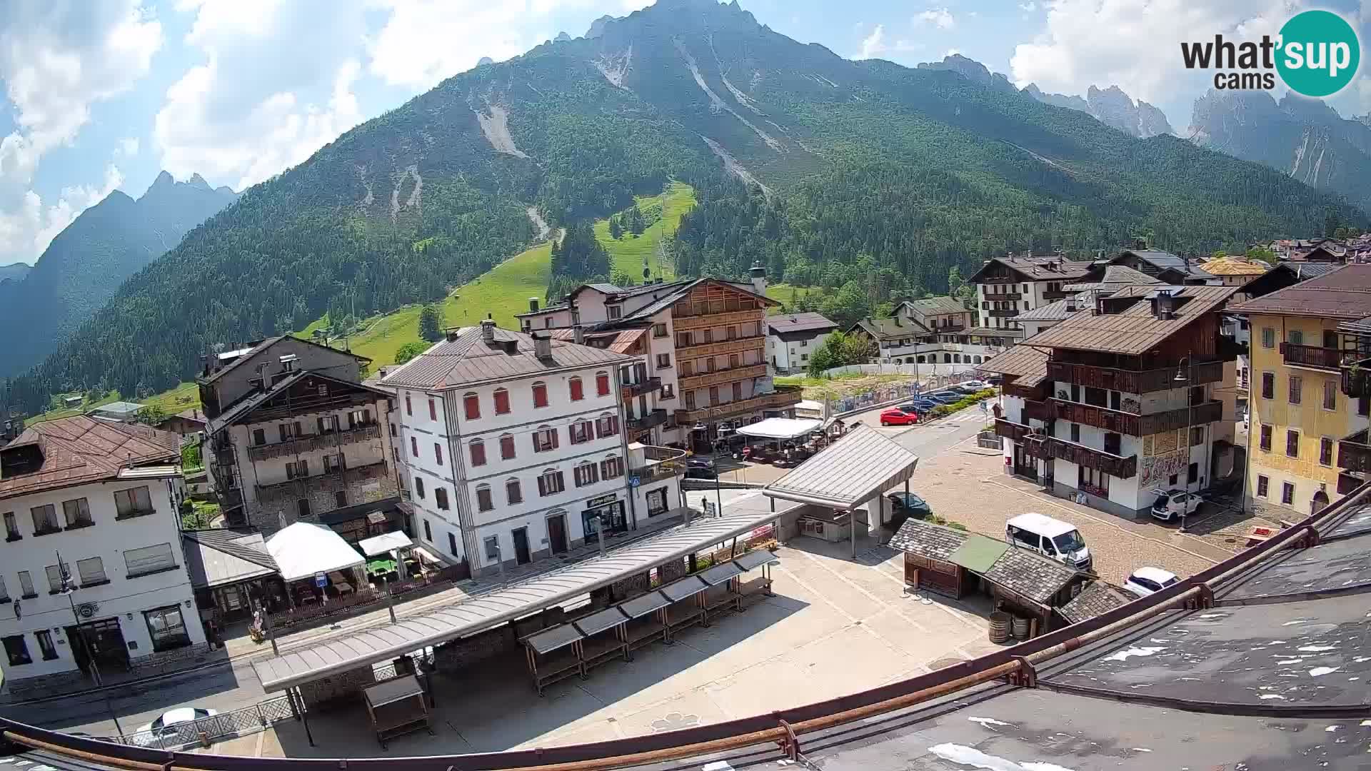 Piazza centrale di Forni di Sopra