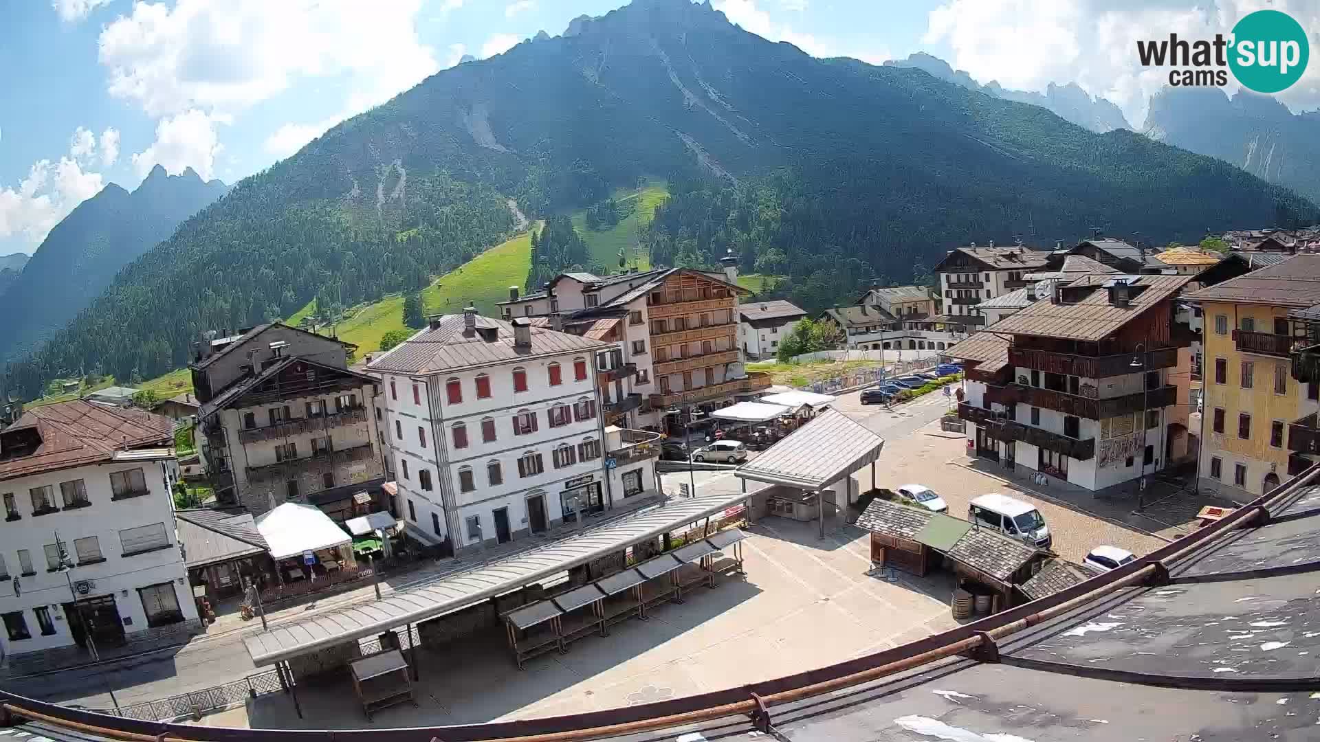 Plaza principal de Forni di Sopra