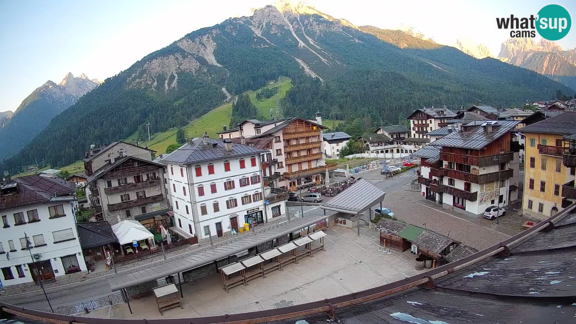Piazza centrale di Forni di Sopra