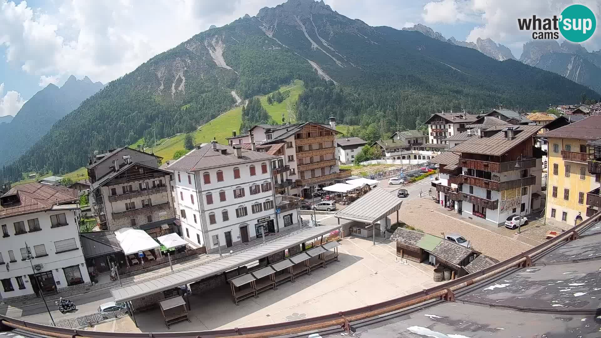 Plaza principal de Forni di Sopra