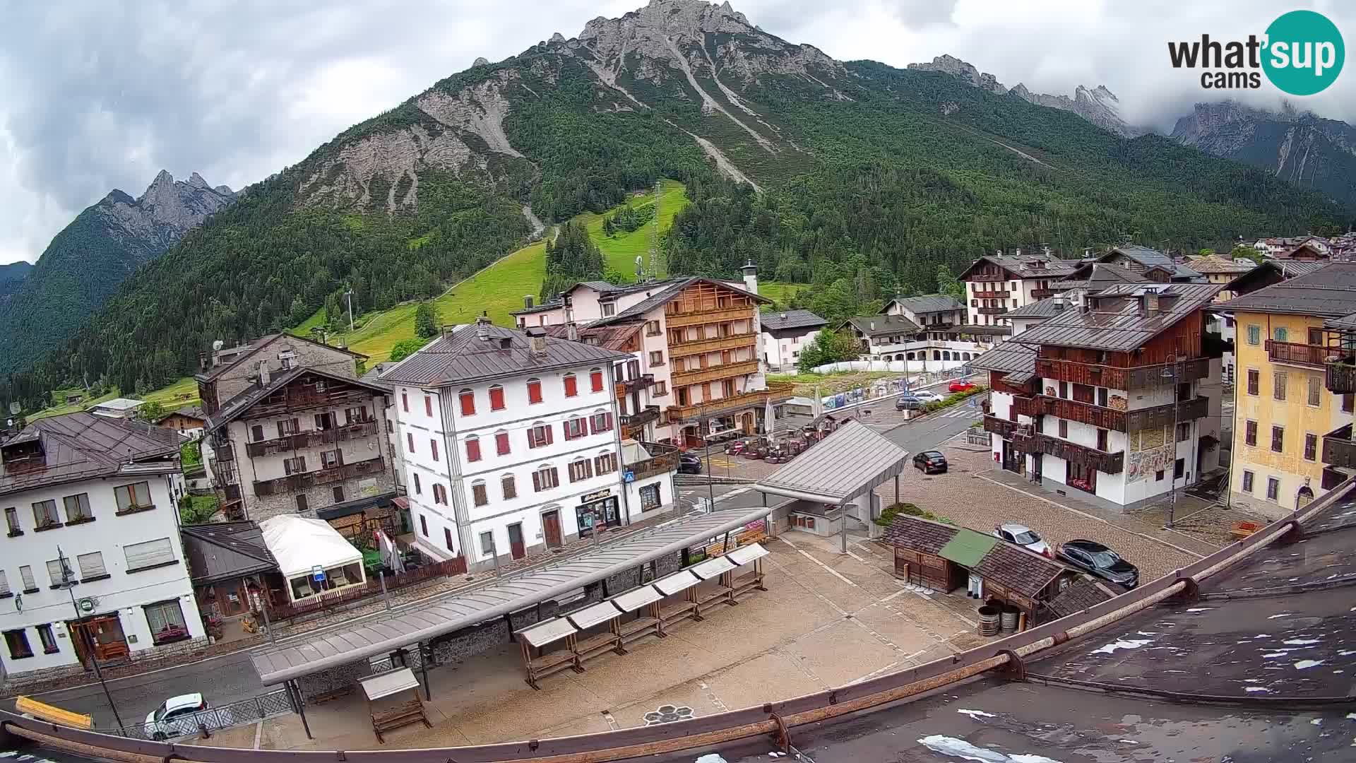 Plaza principal de Forni di Sopra