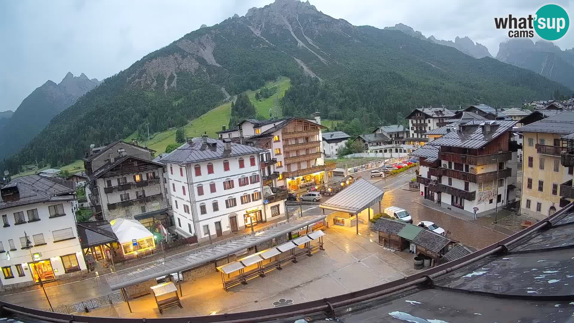 Piazza centrale di Forni di Sopra