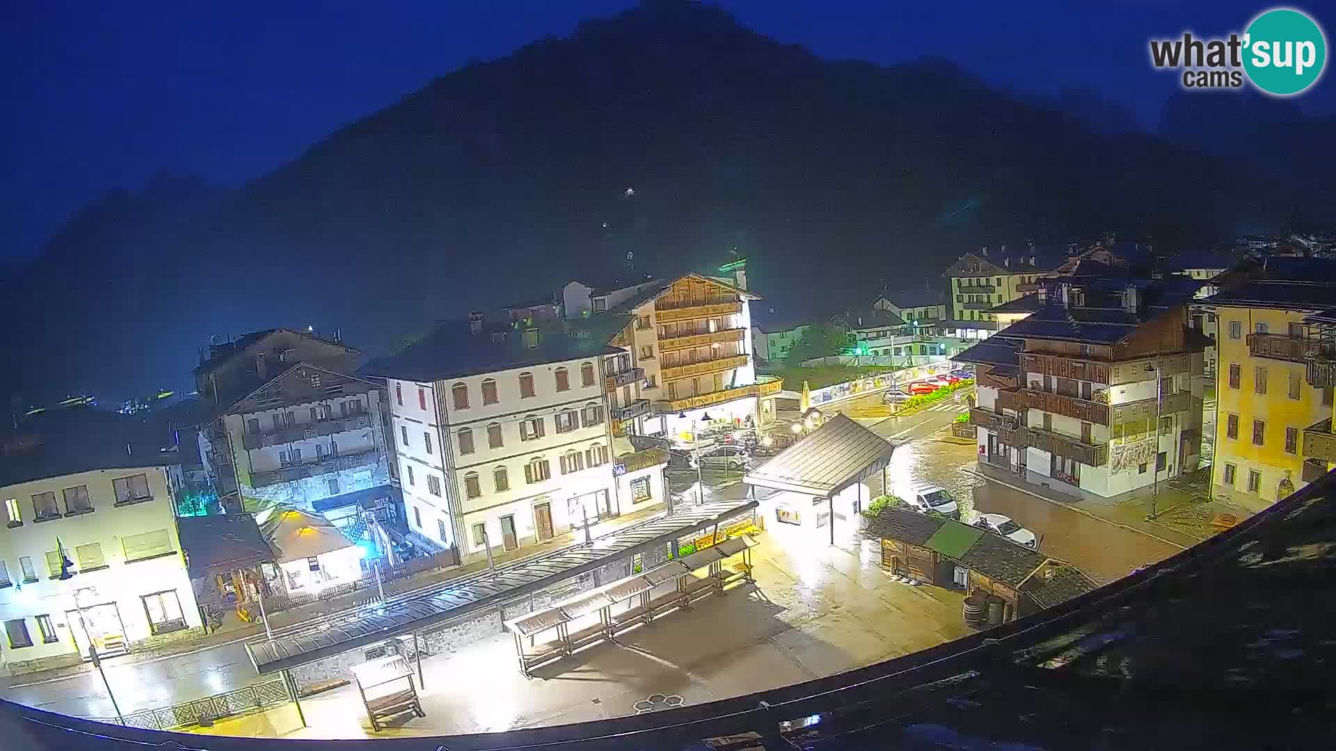 Piazza centrale di Forni di Sopra