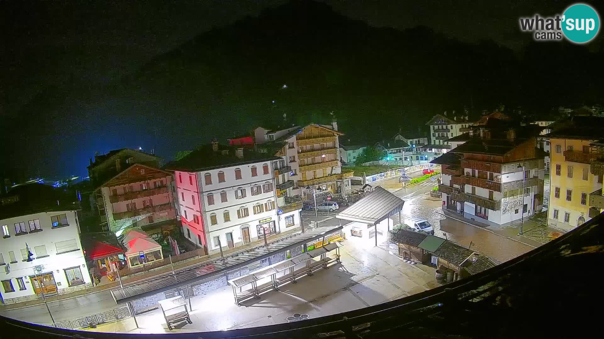 Plaza principal de Forni di Sopra