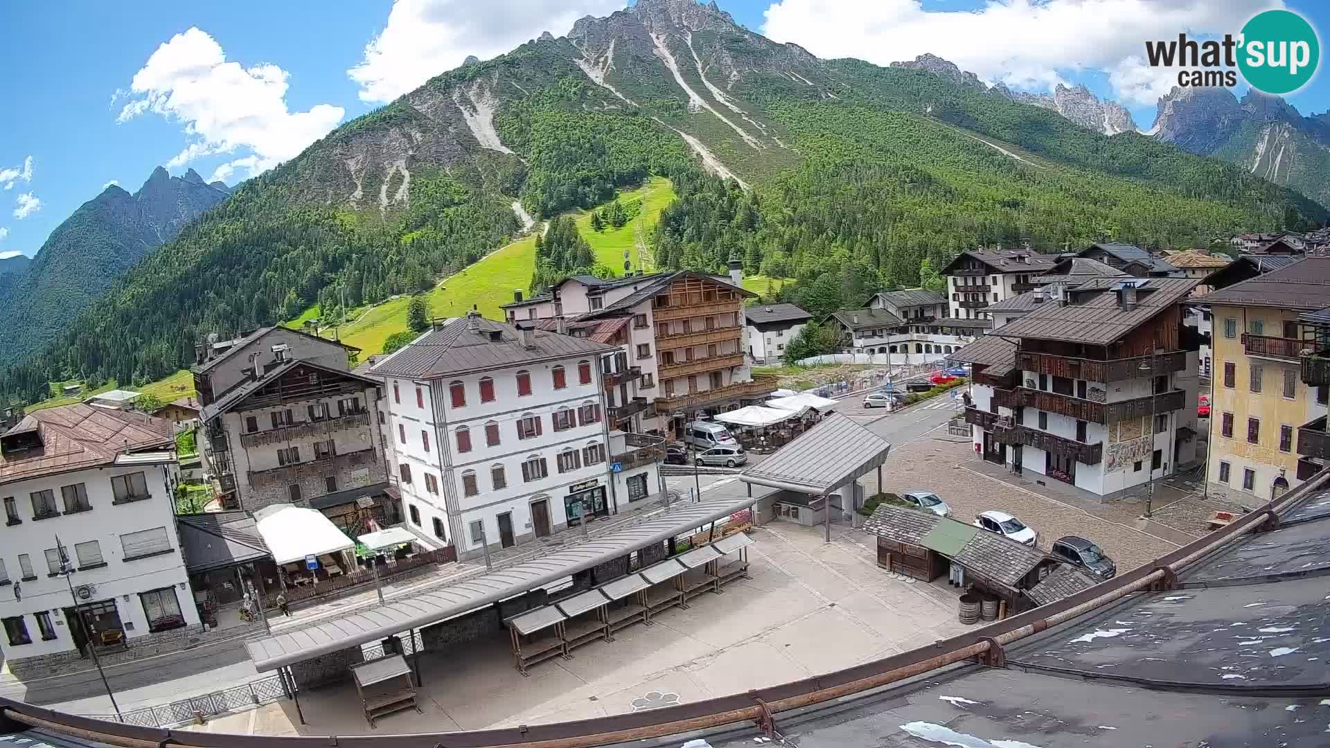 Piazza centrale di Forni di Sopra