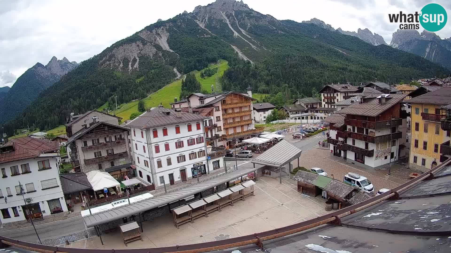 Piazza centrale di Forni di Sopra