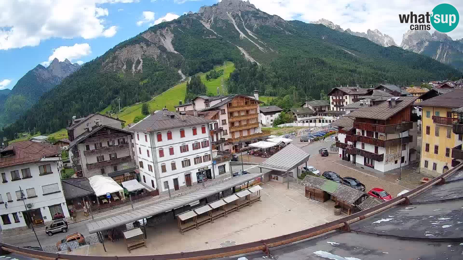 Piazza centrale di Forni di Sopra