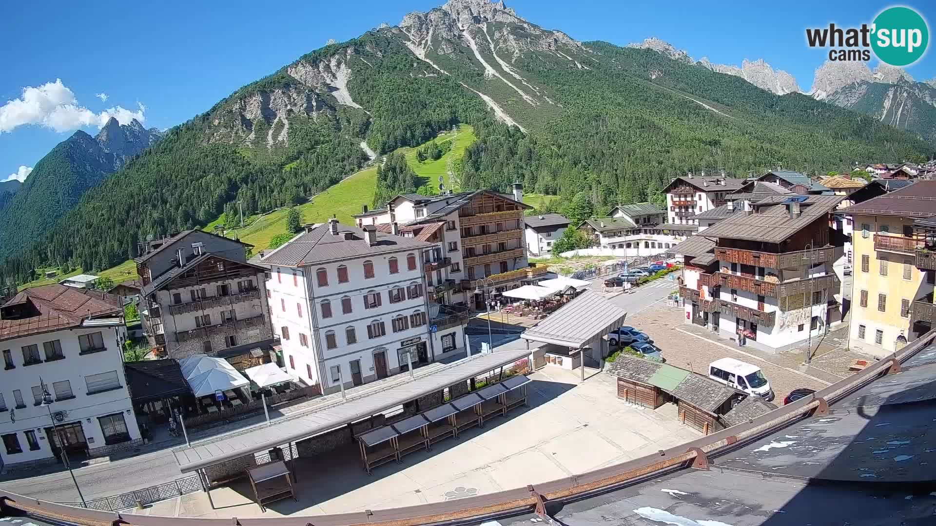 Plaza principal de Forni di Sopra