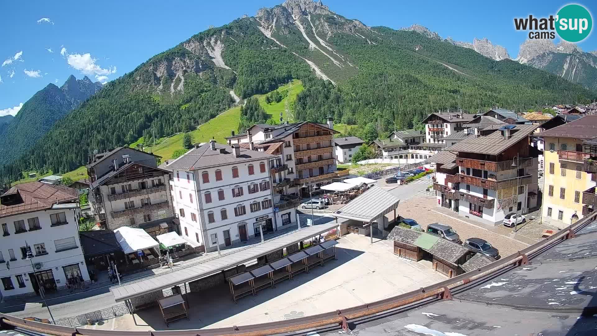 Plaza principal de Forni di Sopra