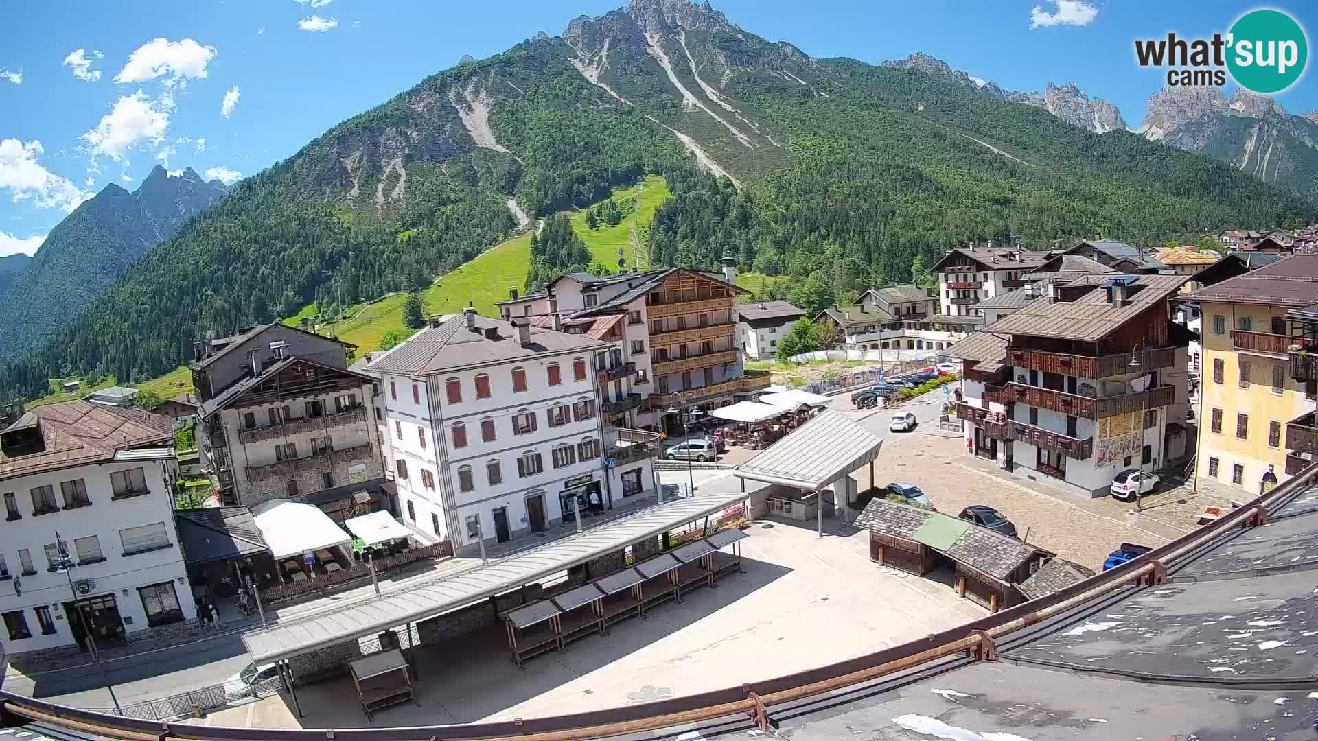 Piazza centrale di Forni di Sopra