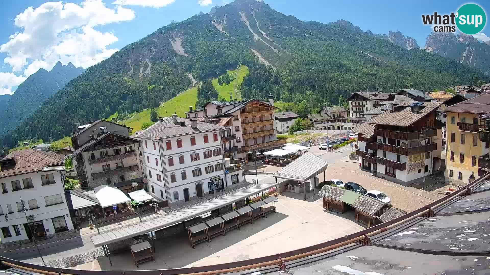 Piazza centrale di Forni di Sopra