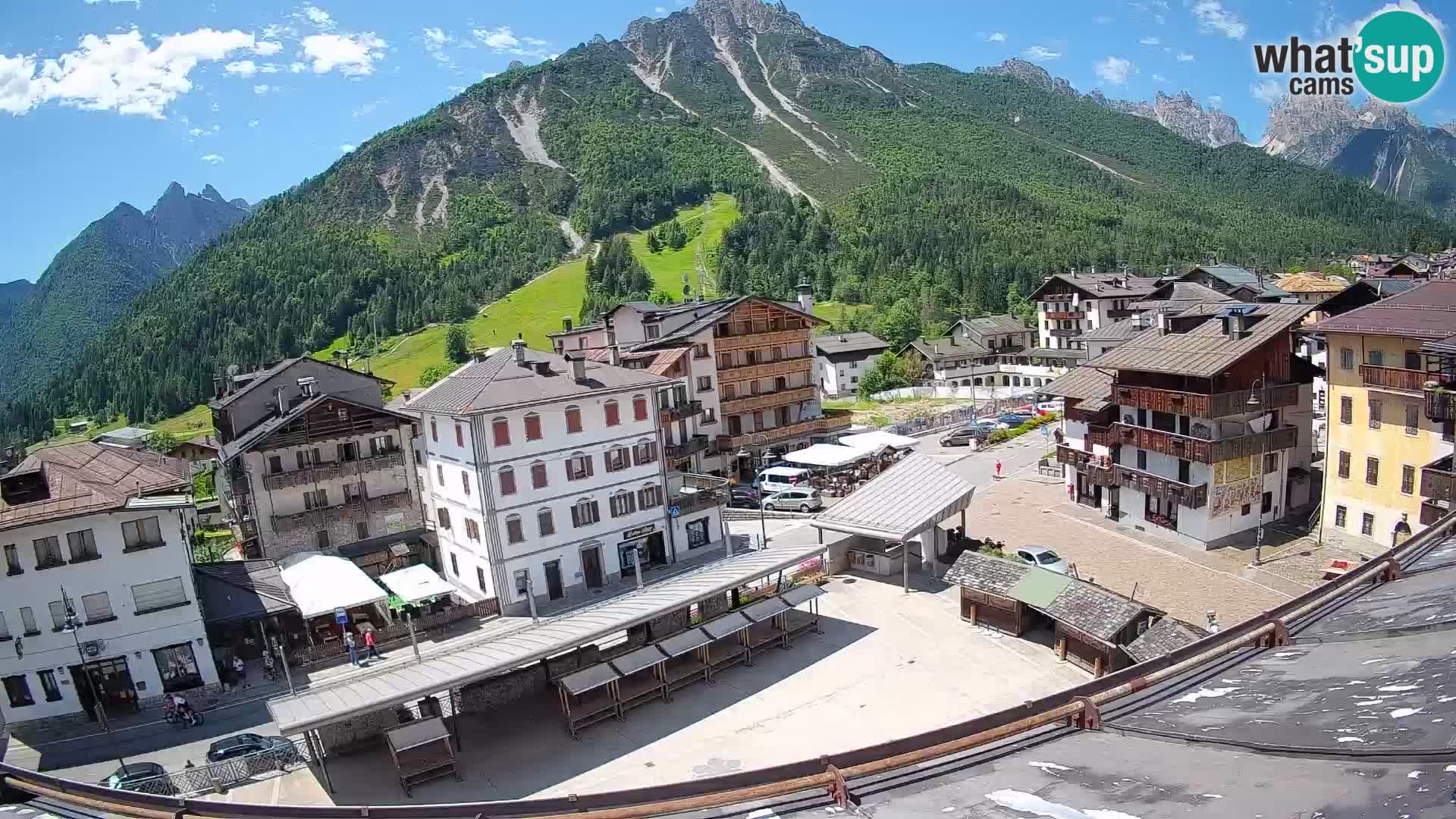 Piazza centrale di Forni di Sopra