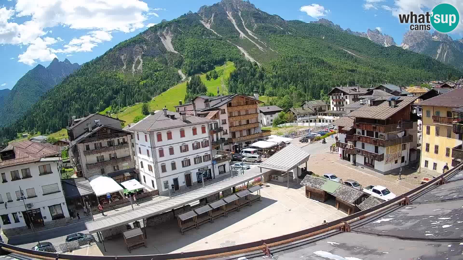 Hauptplatz von Forni di Sopra