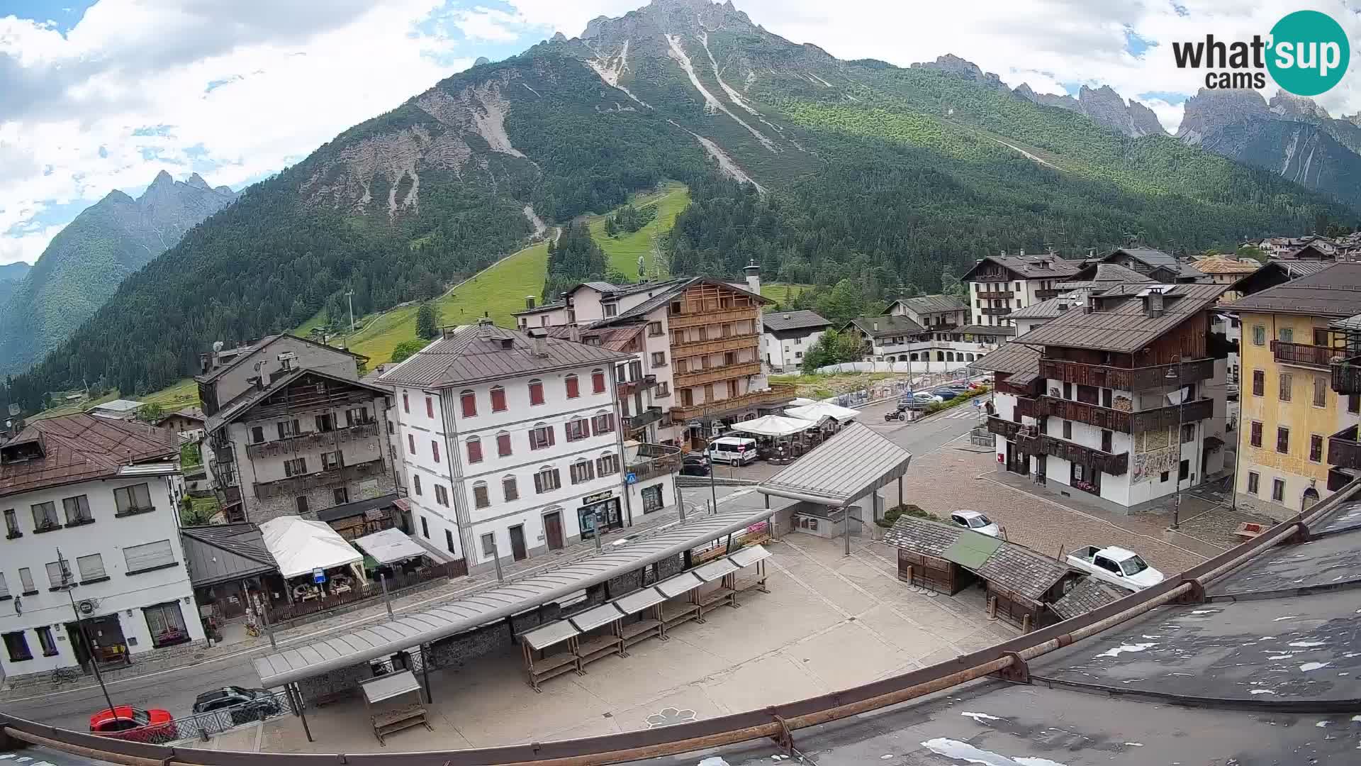 Plaza principal de Forni di Sopra