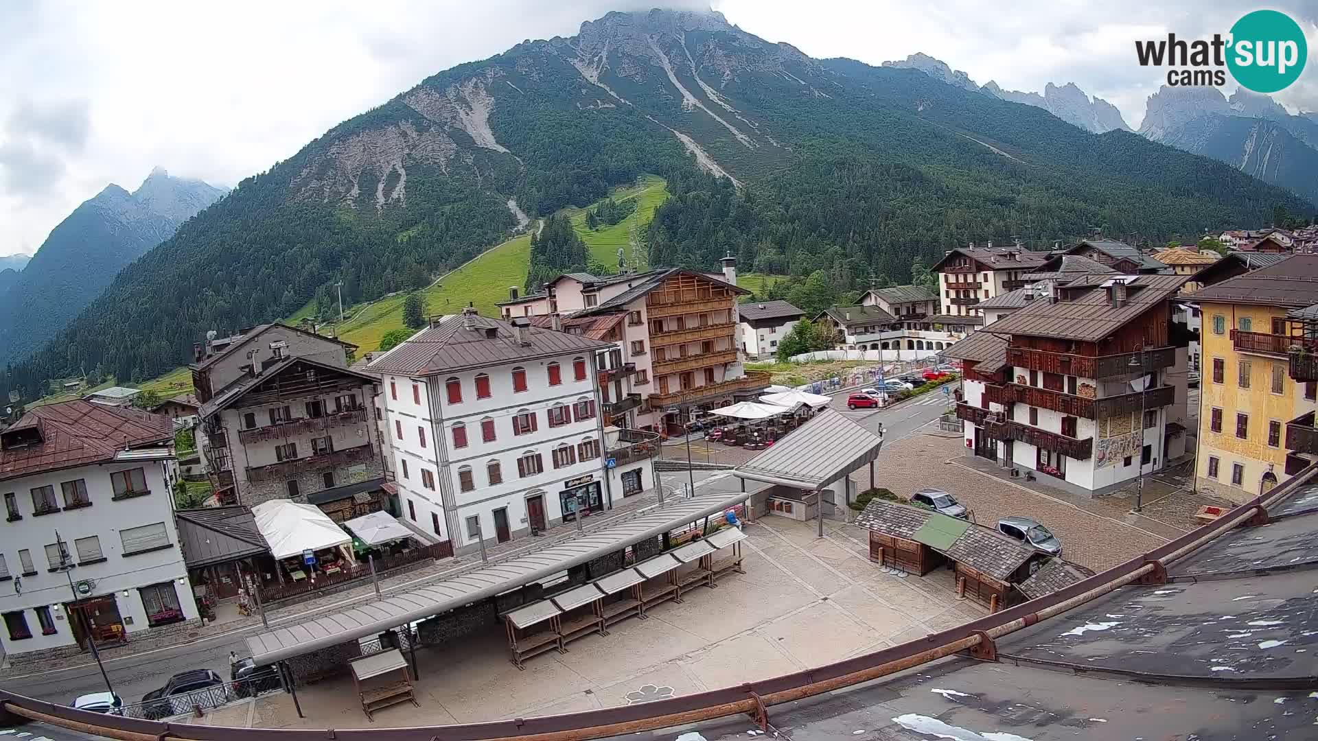 Piazza centrale di Forni di Sopra