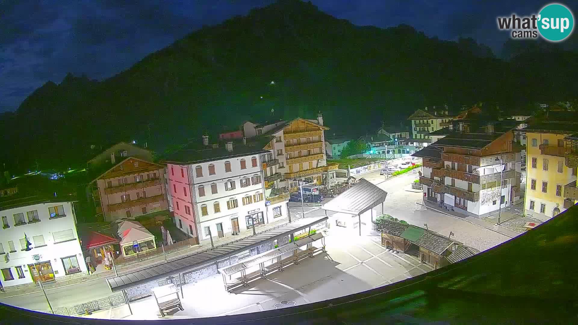 Piazza centrale di Forni di Sopra