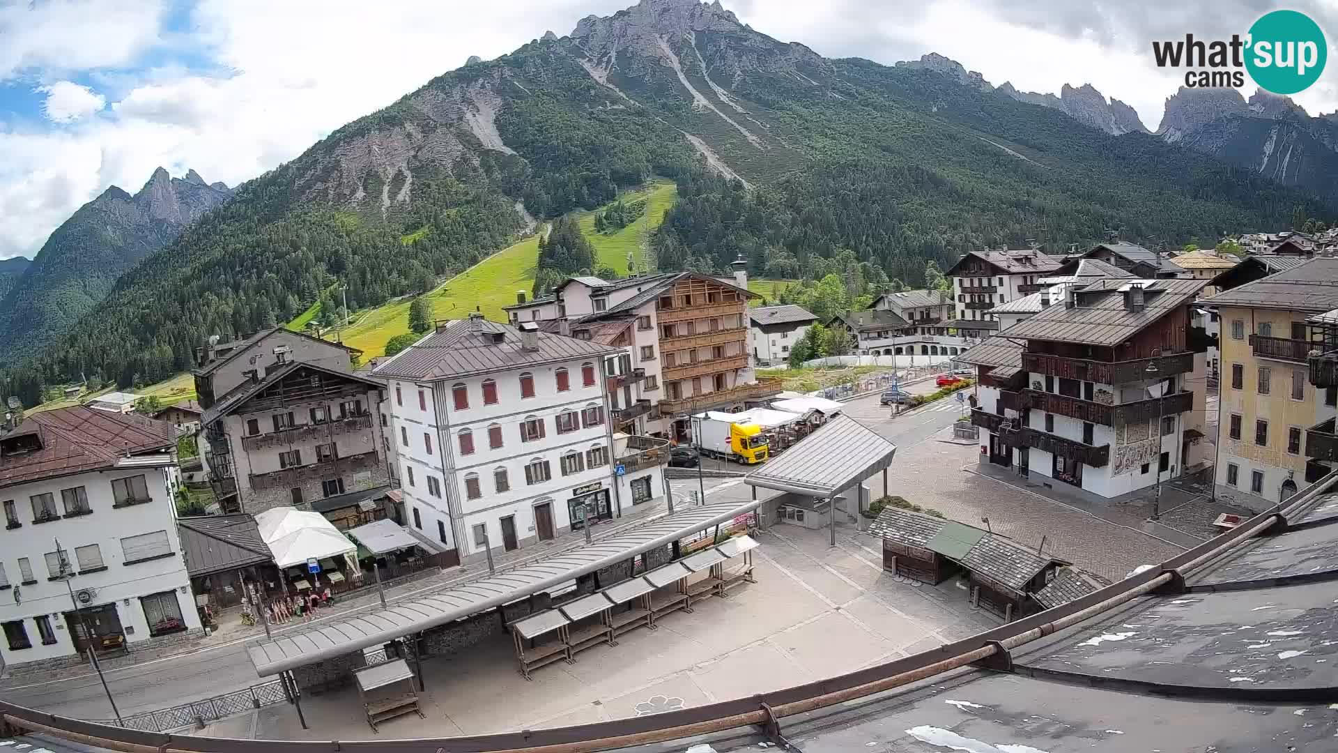 Plaza principal de Forni di Sopra