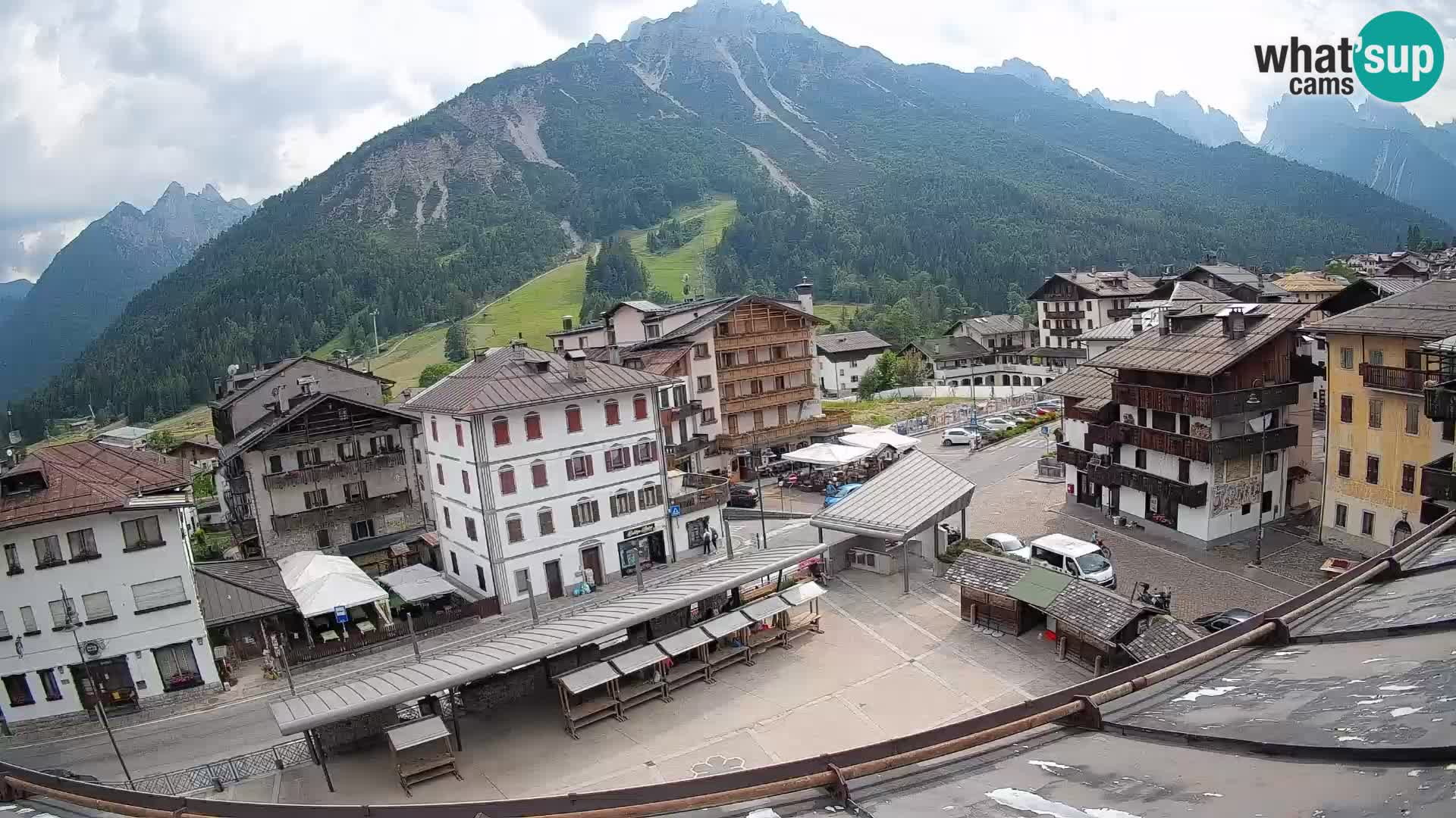 Piazza centrale di Forni di Sopra