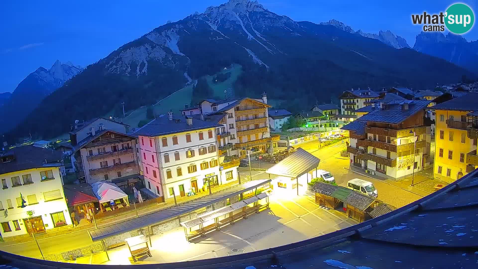 Plaza principal de Forni di Sopra