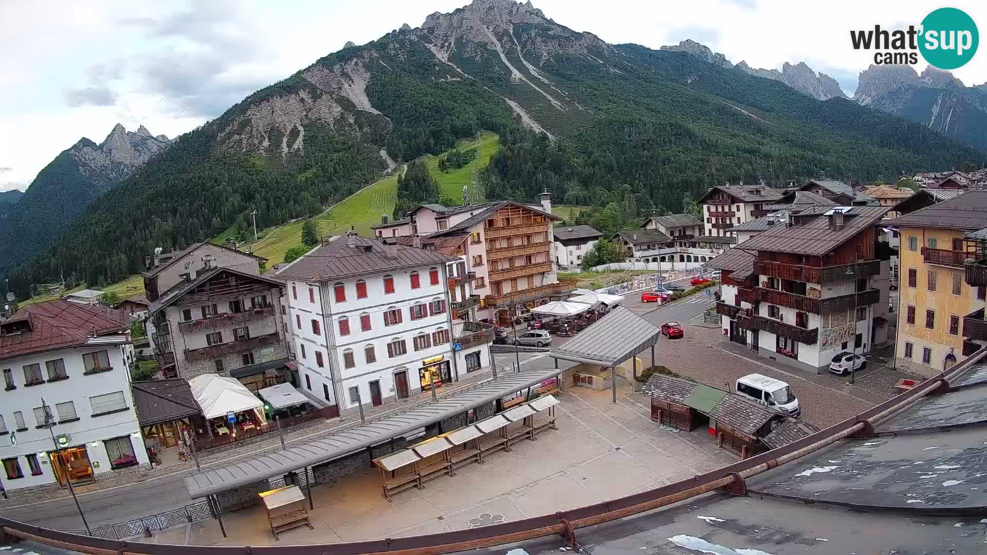 Plaza principal de Forni di Sopra