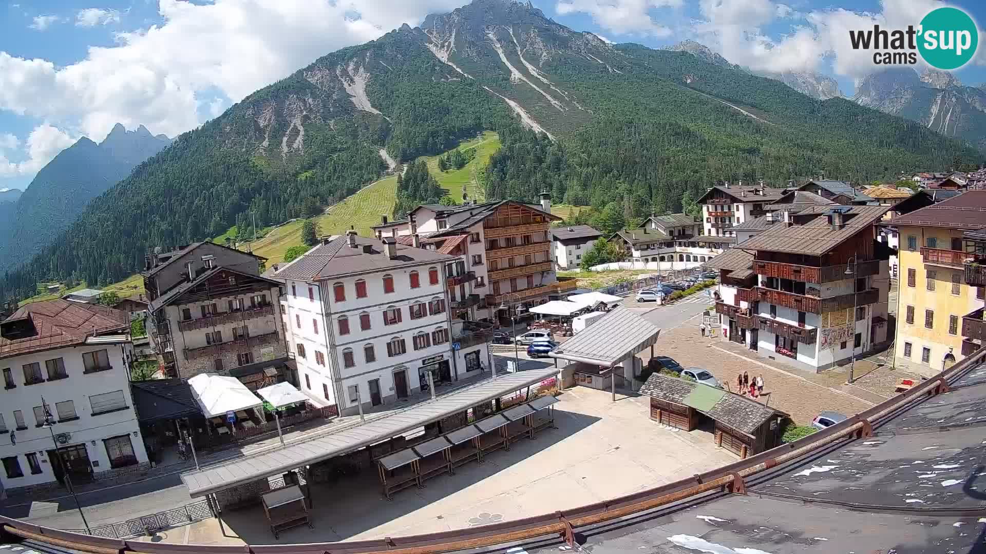 Plaza principal de Forni di Sopra