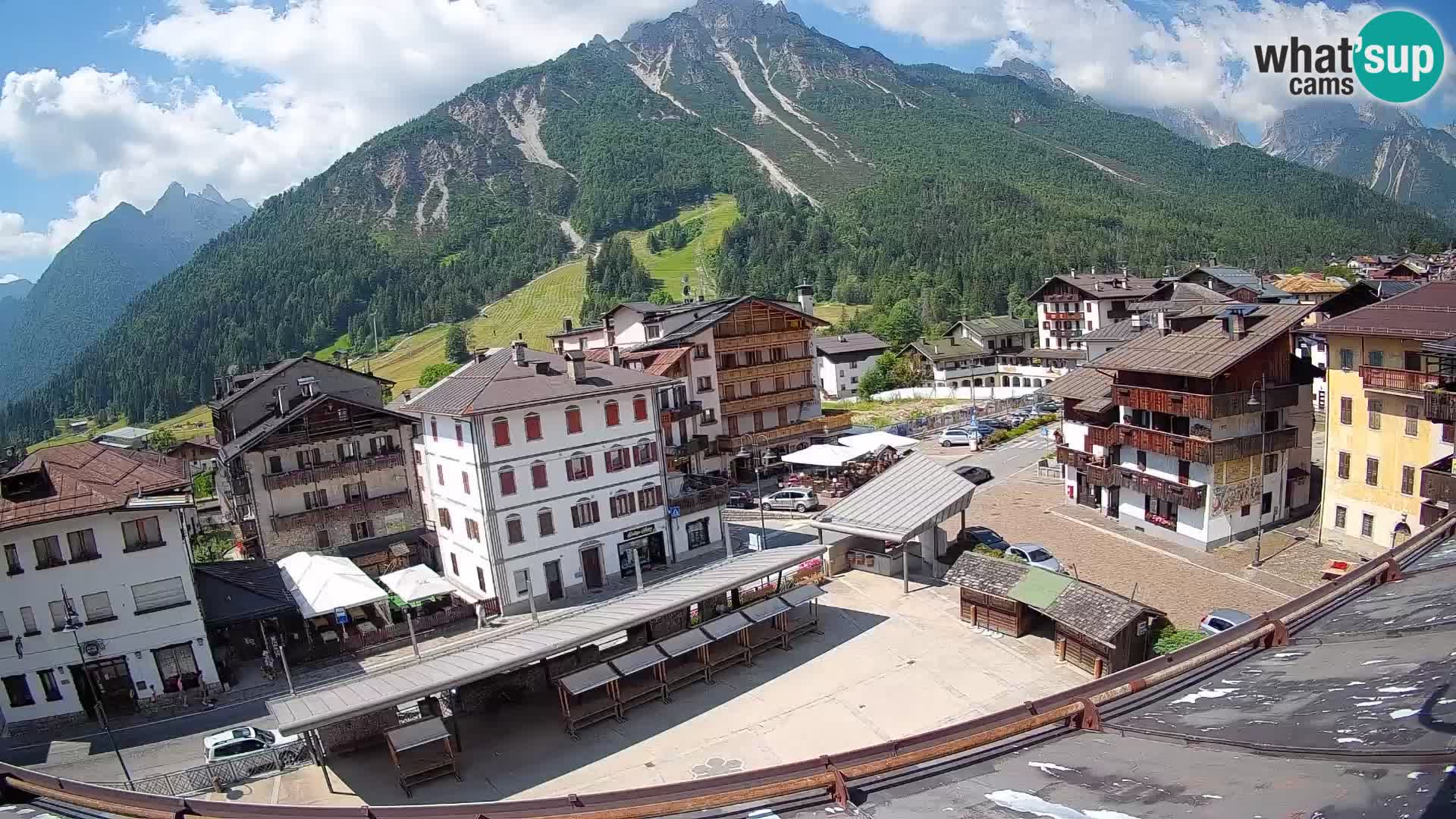 Plaza principal de Forni di Sopra