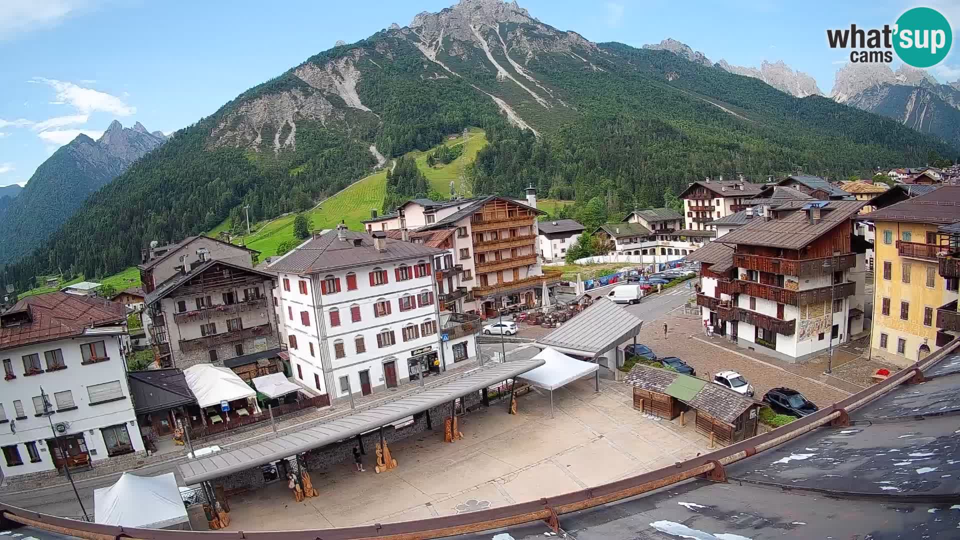 Piazza centrale di Forni di Sopra