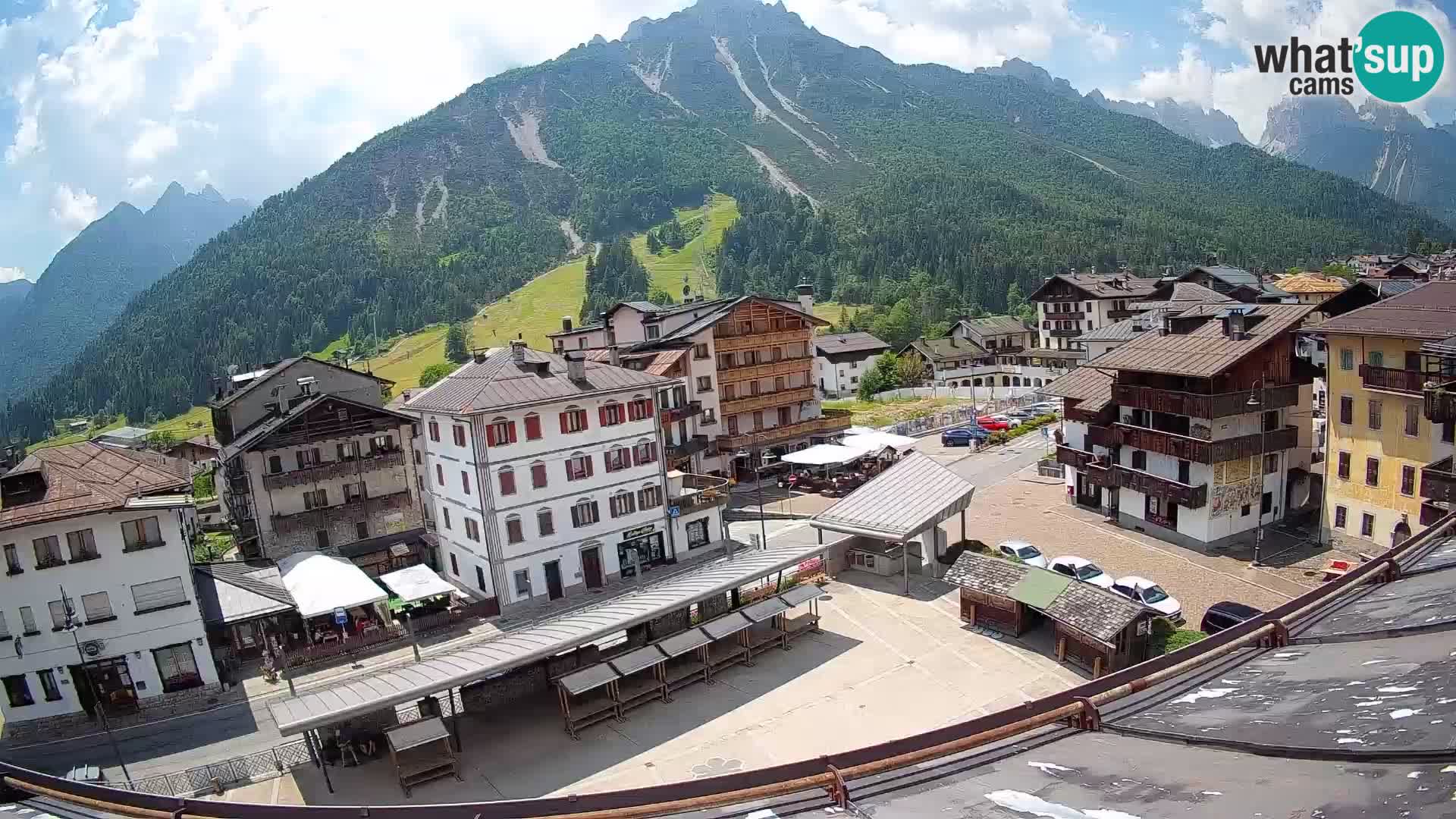 Piazza centrale di Forni di Sopra