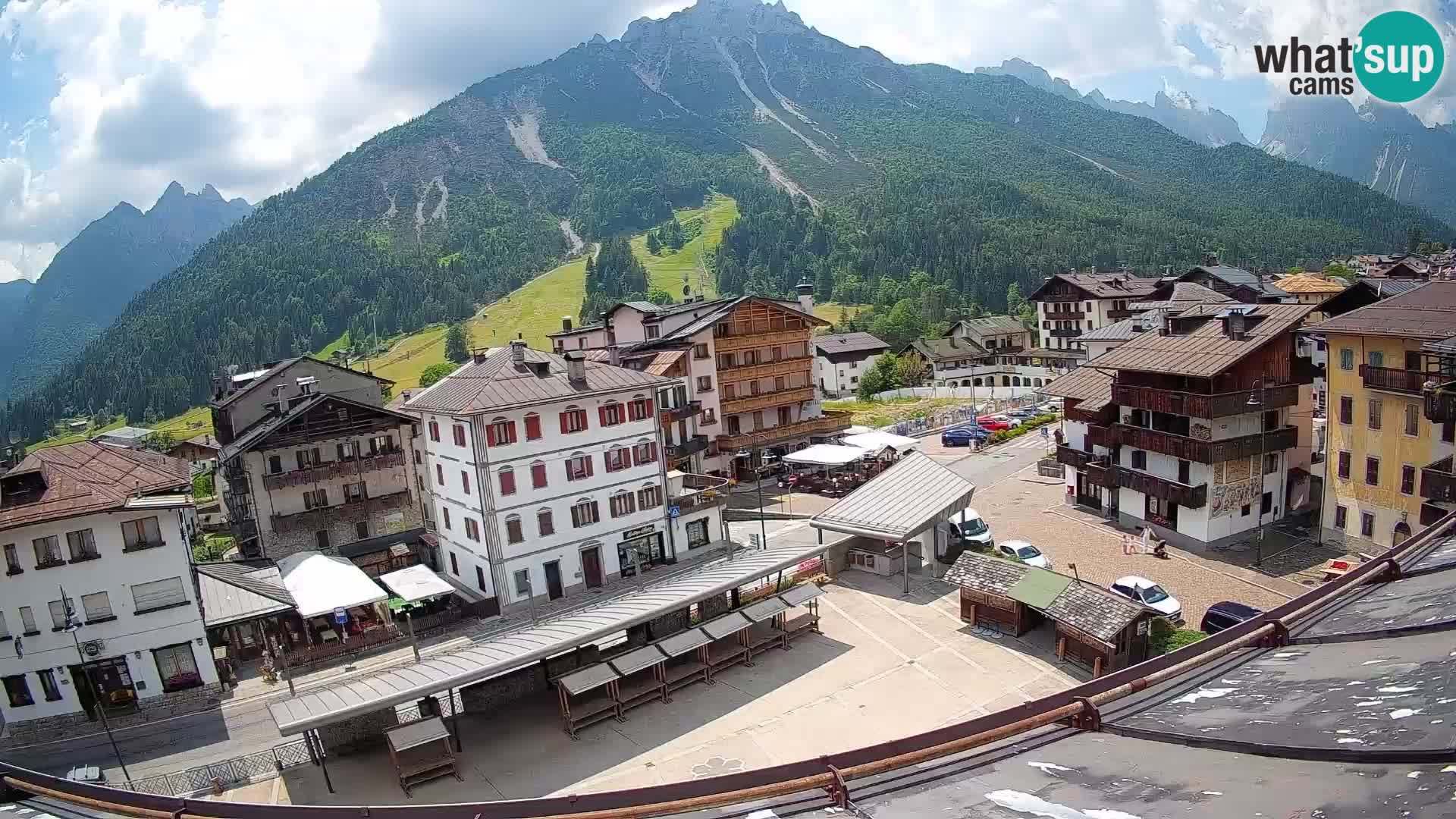 Piazza centrale di Forni di Sopra