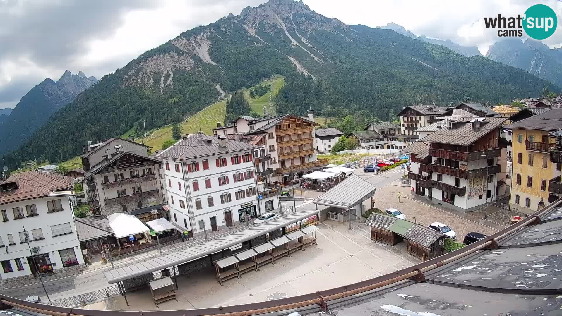 Piazza centrale di Forni di Sopra