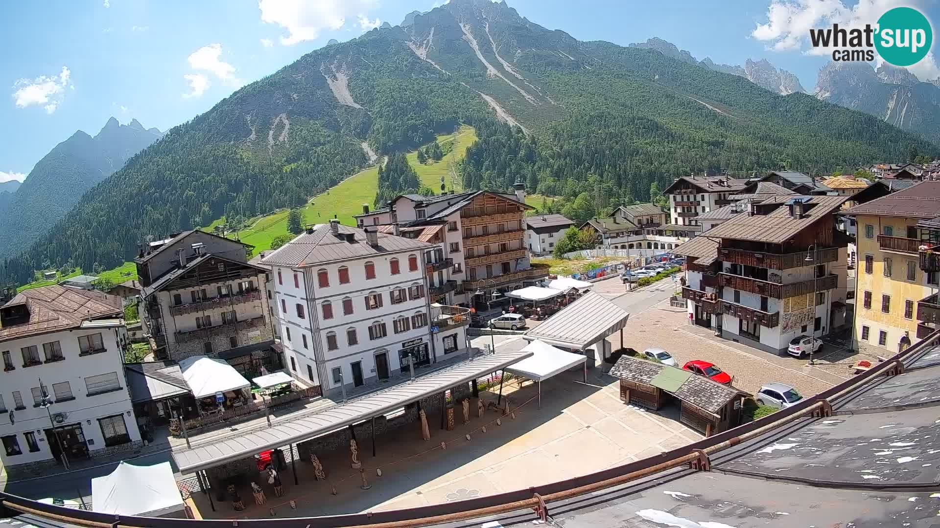 Plaza principal de Forni di Sopra