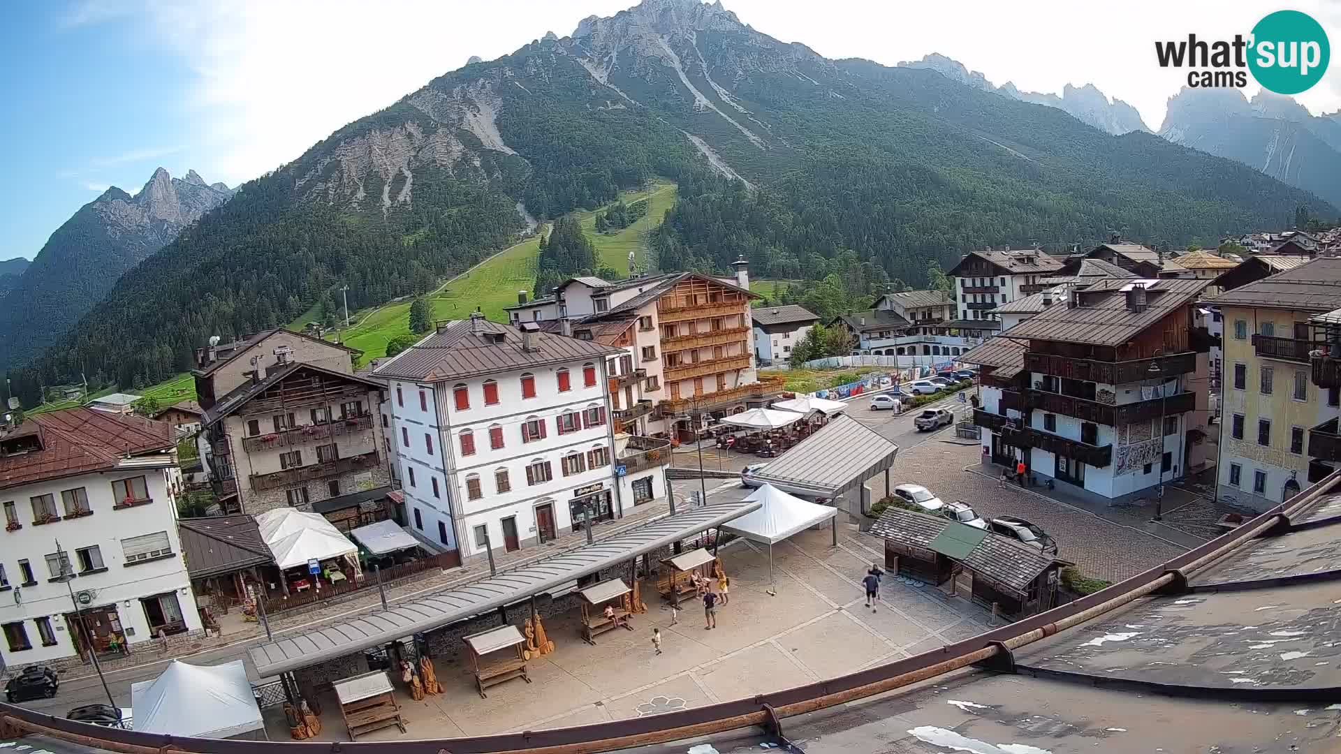Piazza centrale di Forni di Sopra