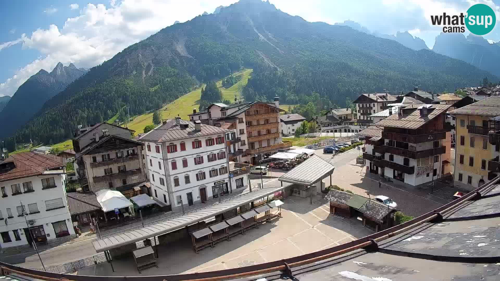 Piazza centrale di Forni di Sopra
