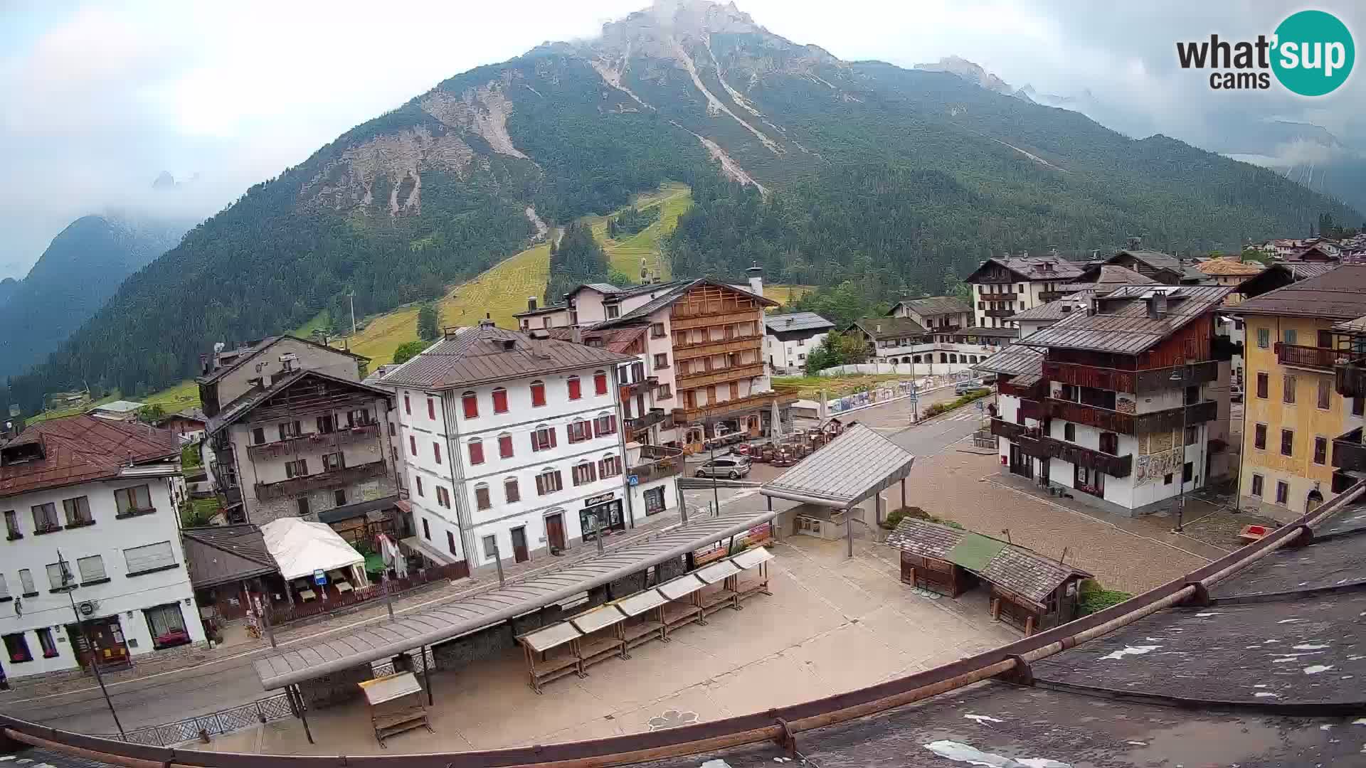 Plaza principal de Forni di Sopra
