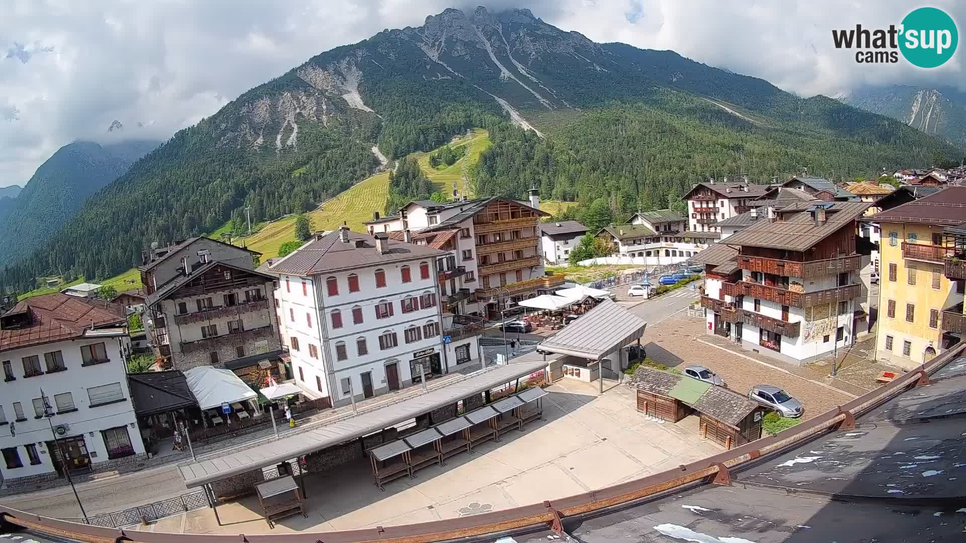 Piazza centrale di Forni di Sopra