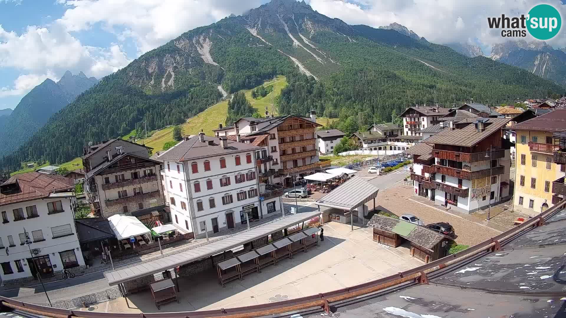 Plaza principal de Forni di Sopra