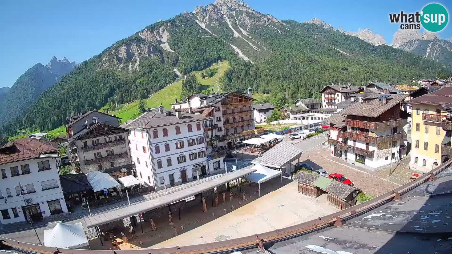 Plaza principal de Forni di Sopra