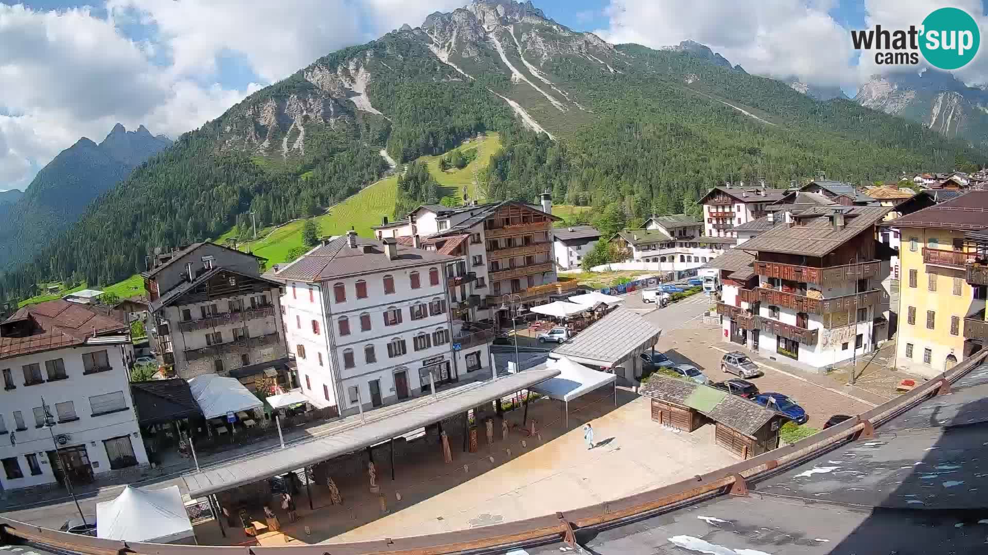 Piazza centrale di Forni di Sopra
