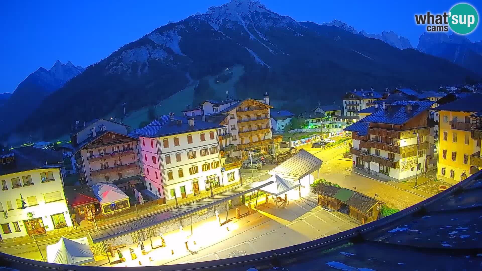 Piazza centrale di Forni di Sopra