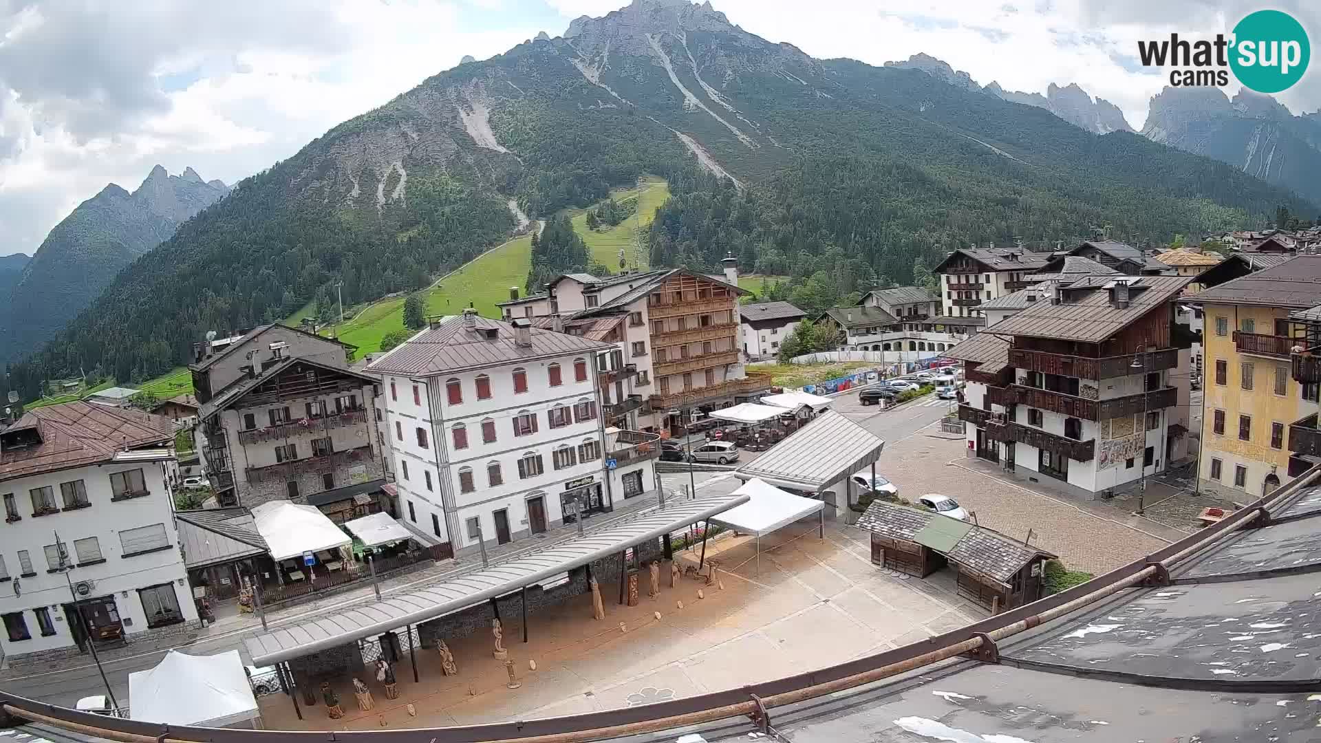 Piazza centrale di Forni di Sopra