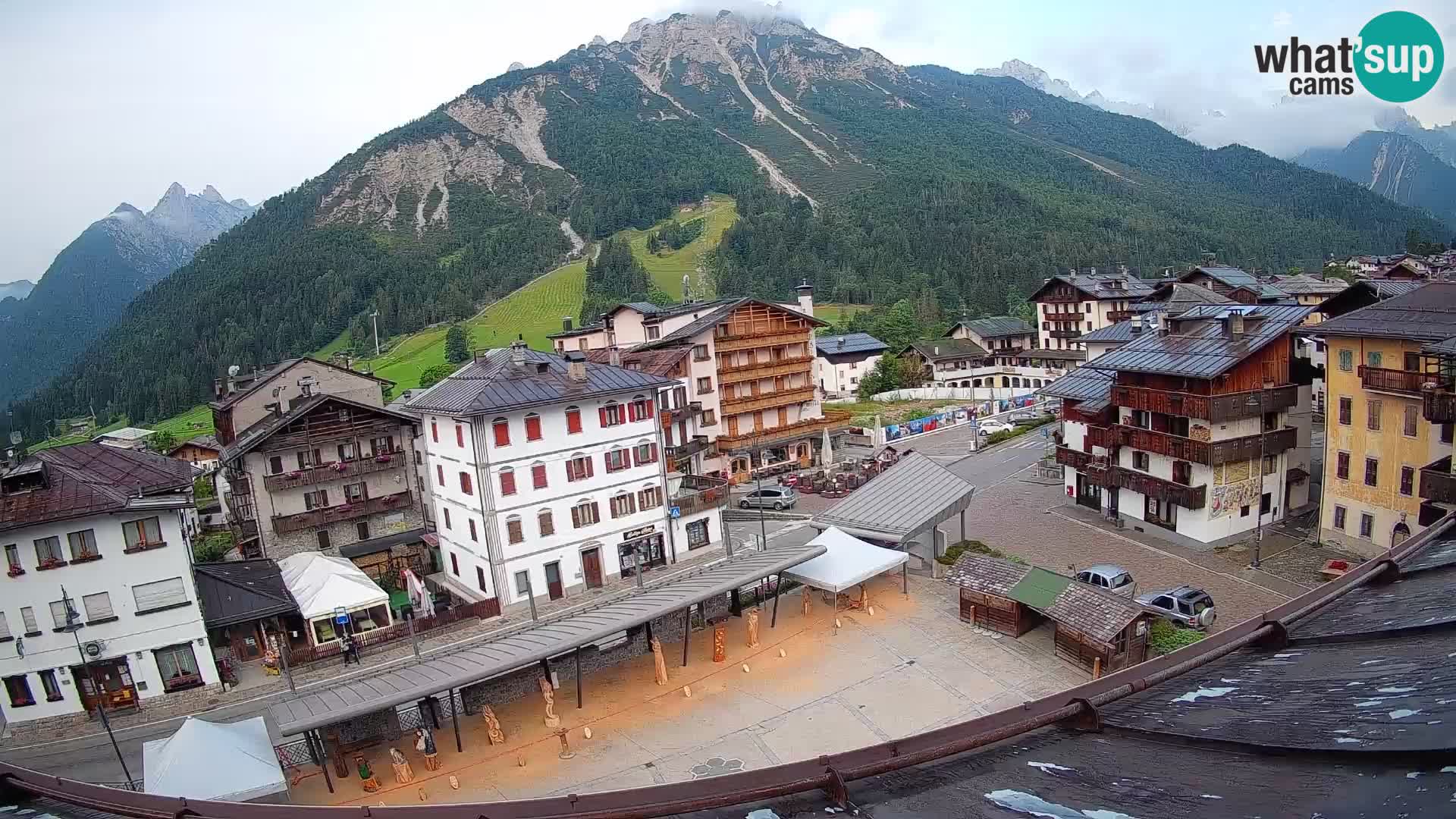 Plaza principal de Forni di Sopra