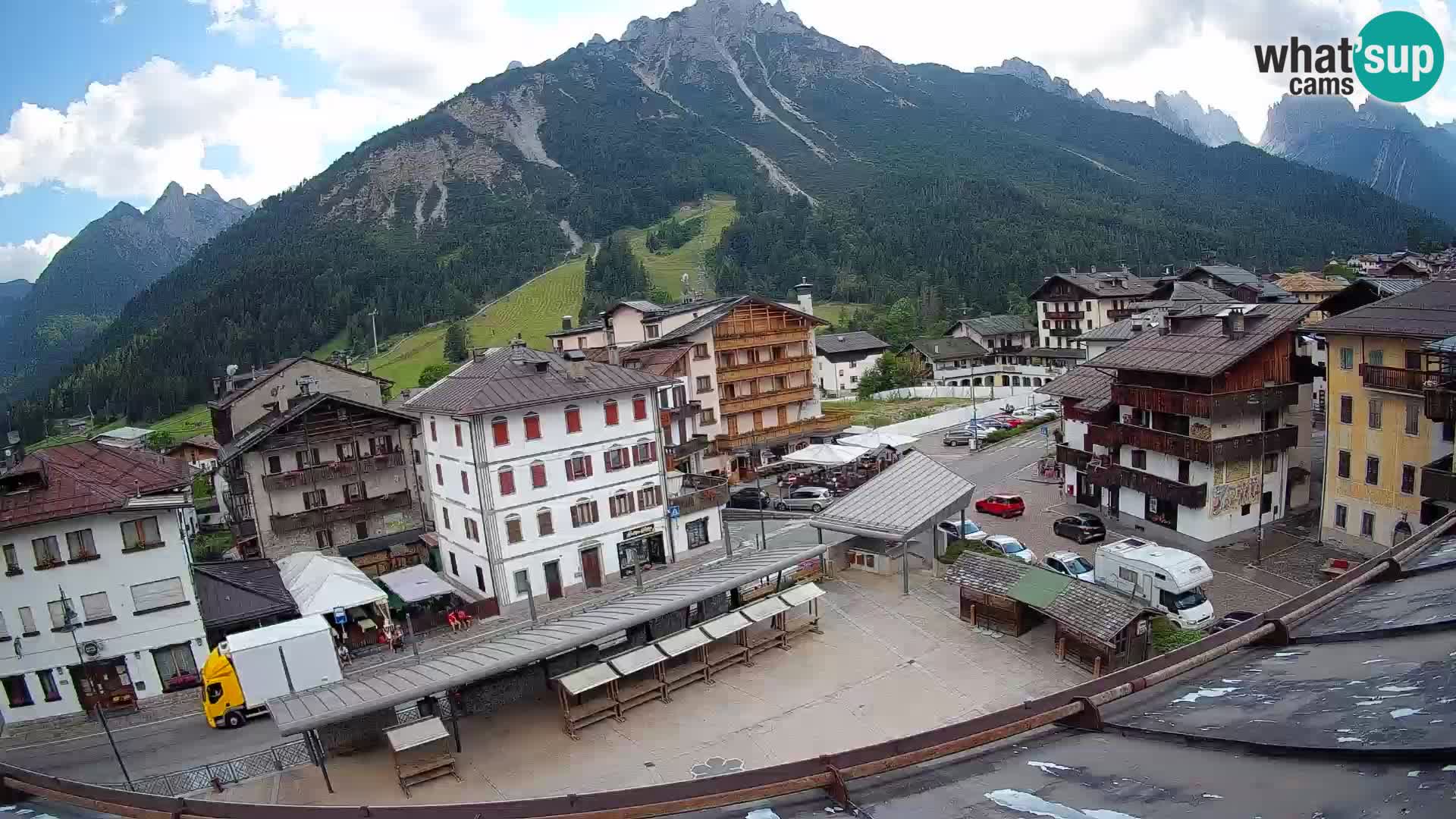 Piazza centrale di Forni di Sopra