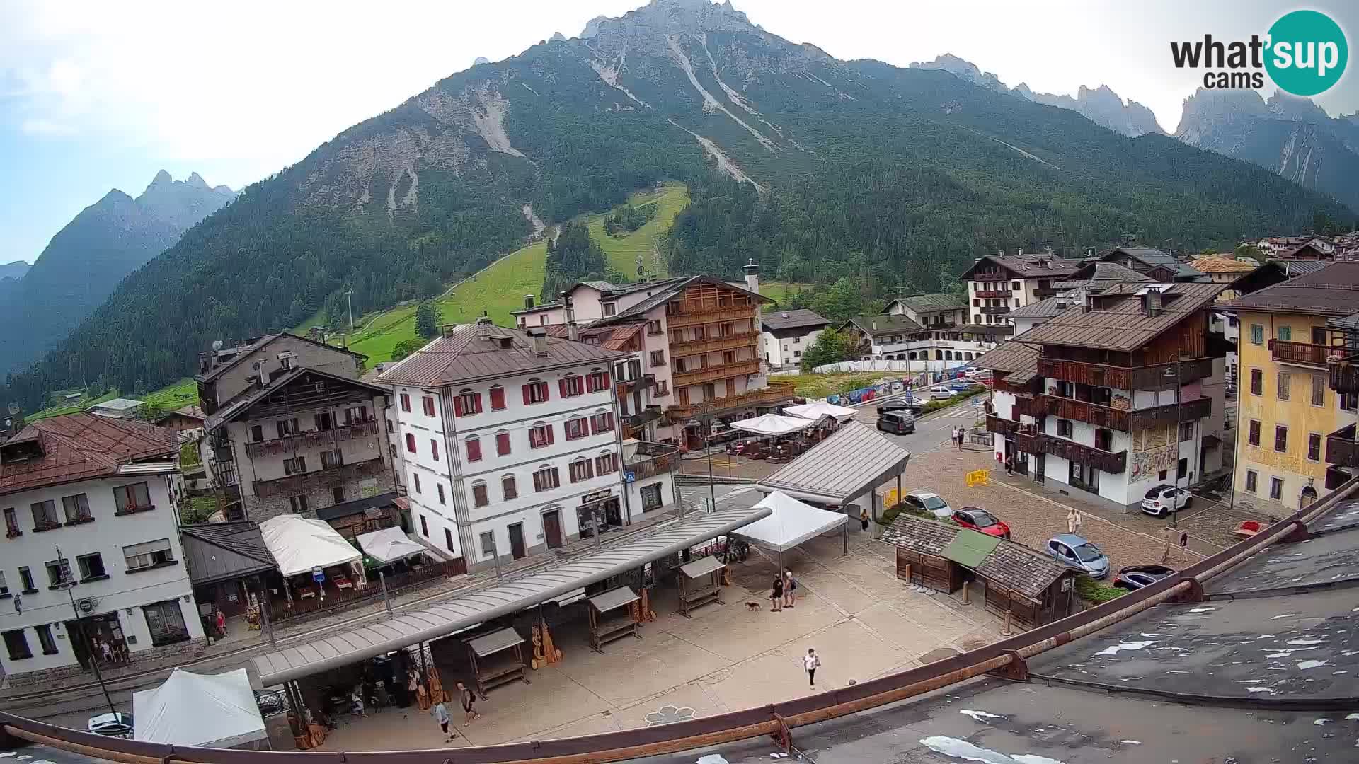 Piazza centrale di Forni di Sopra