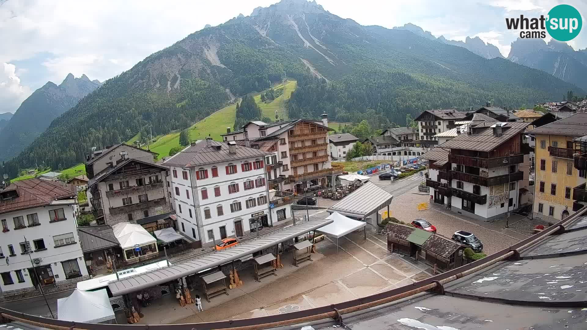 Plaza principal de Forni di Sopra