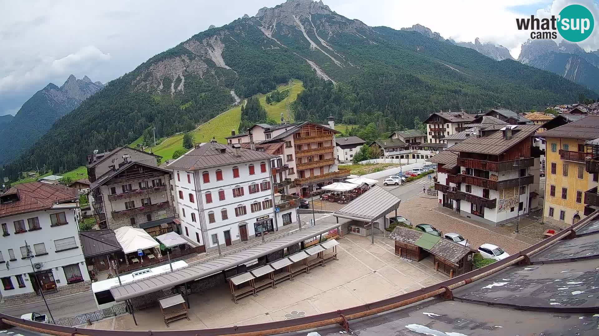 Plaza principal de Forni di Sopra