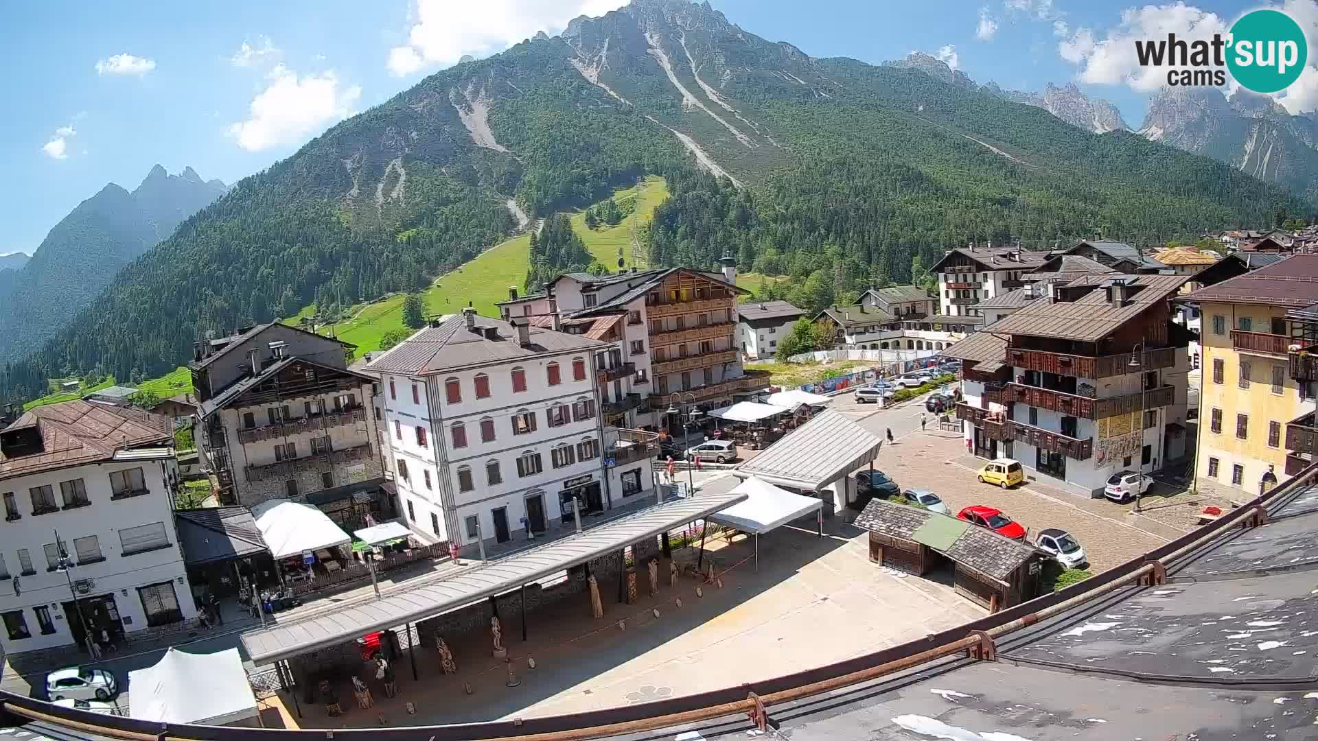 Plaza principal de Forni di Sopra