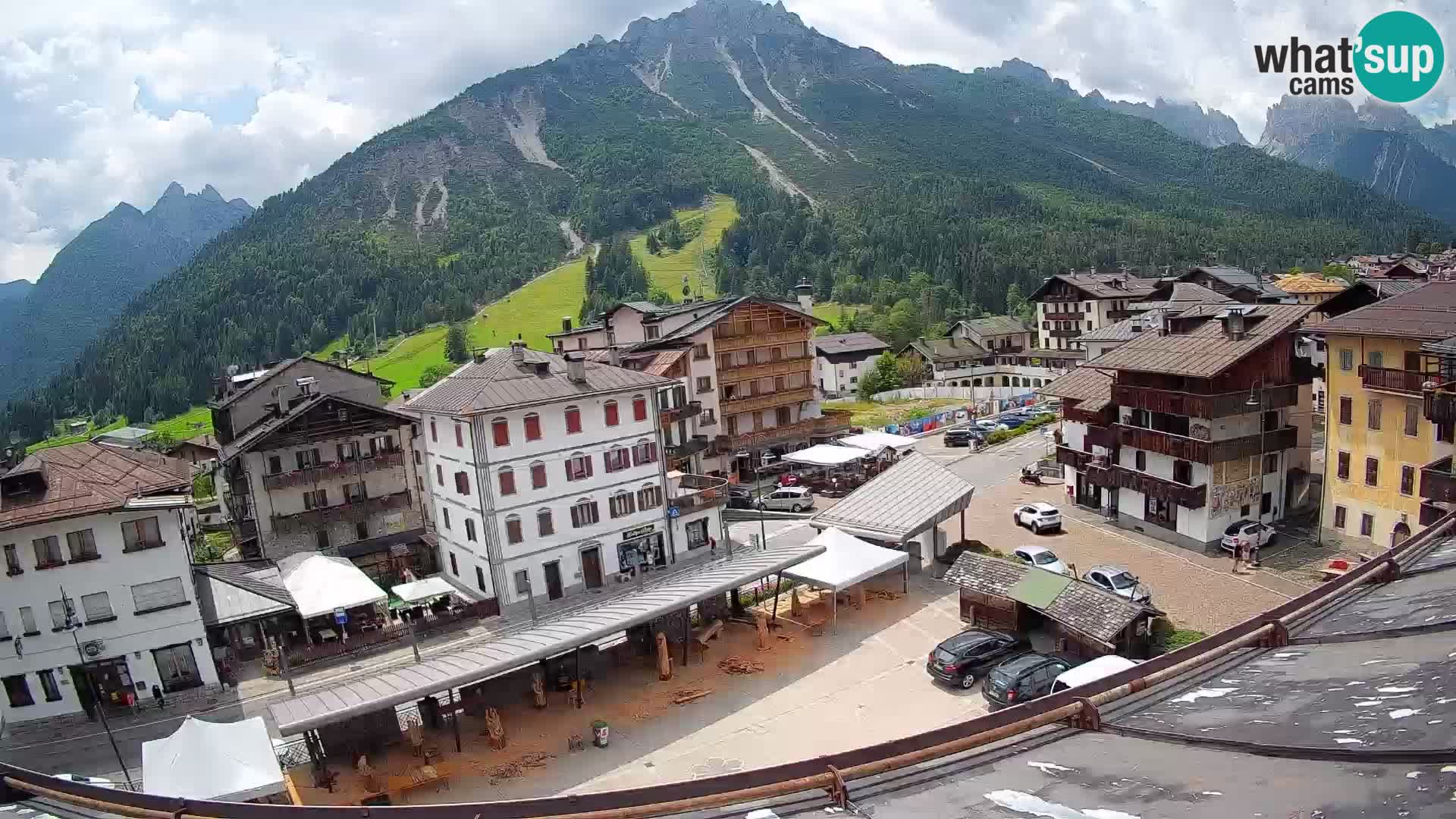 Piazza centrale di Forni di Sopra