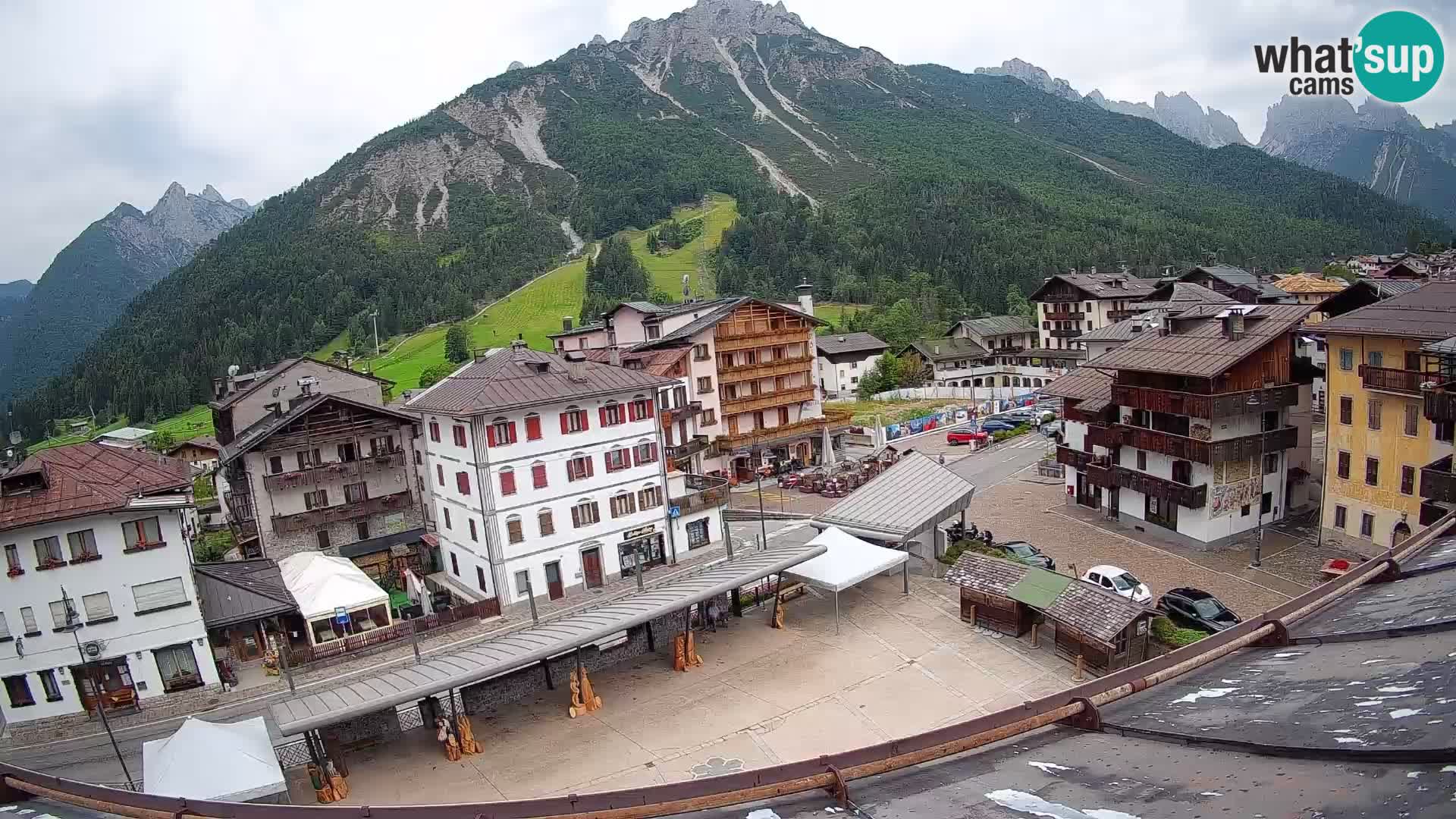 Piazza centrale di Forni di Sopra